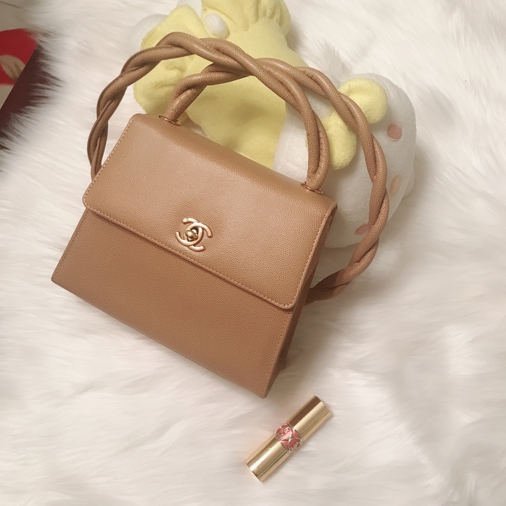 Authentic vintage CHANEL caviar leather crossbody
